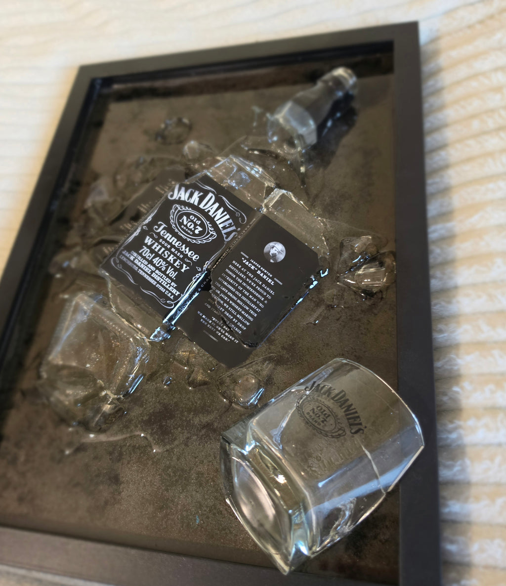 Old No. 7 Veggkunst - Broken Bottle Art