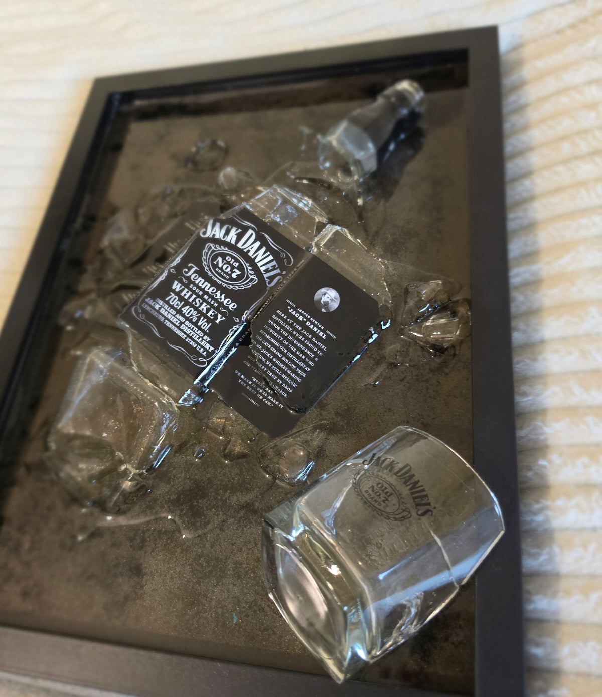 Old No. 7 Veggkunst - Broken Bottle Art