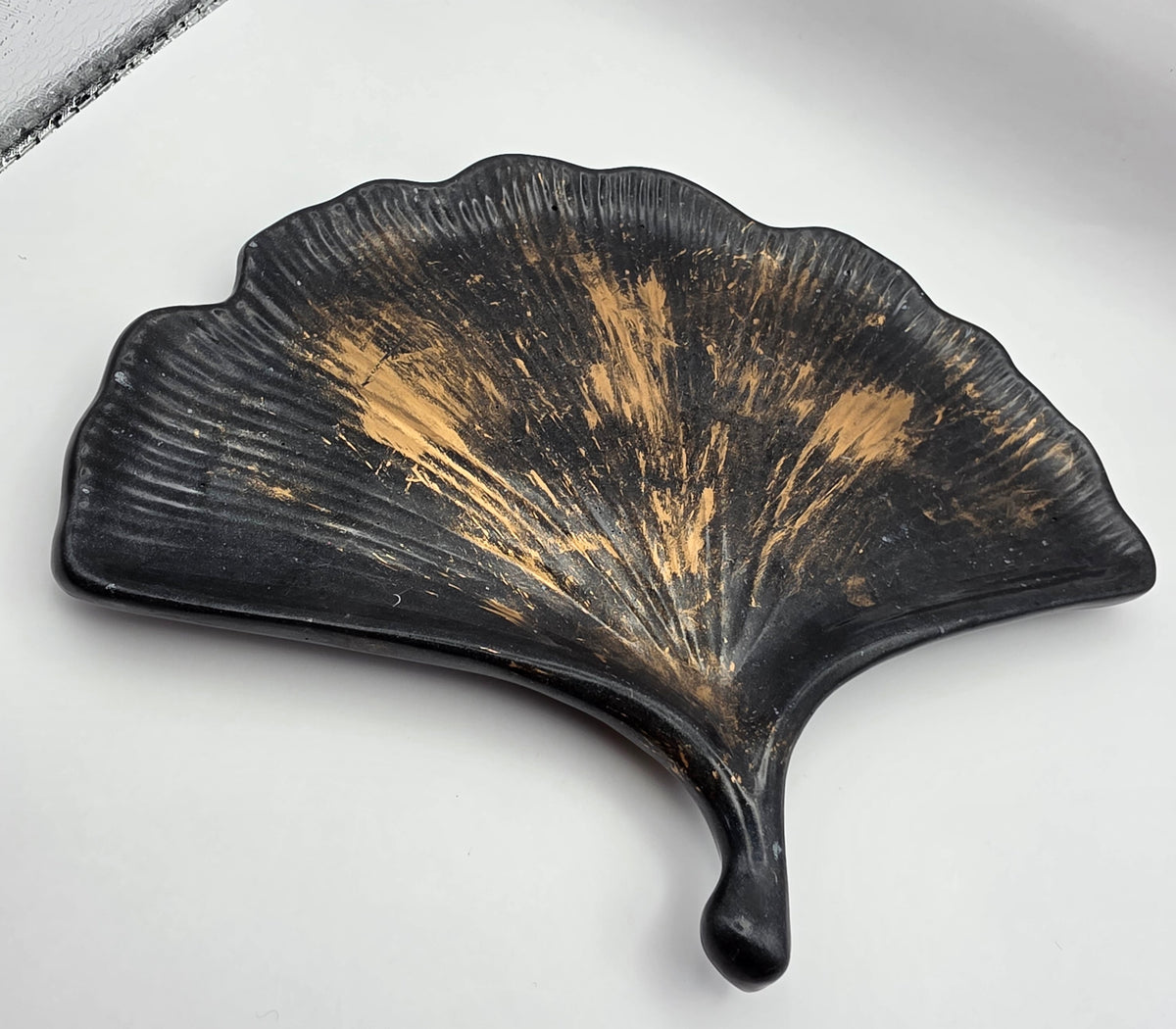 Dekorfat Ginkgo | Sort & Gull
