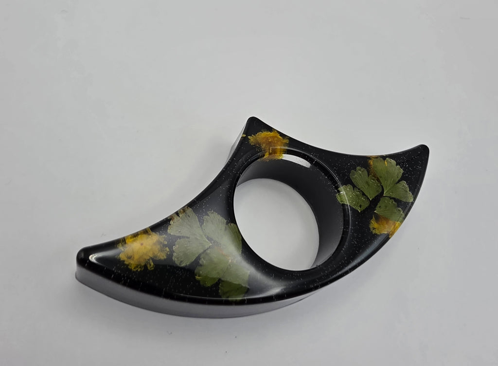 Bokholder sort med blomster