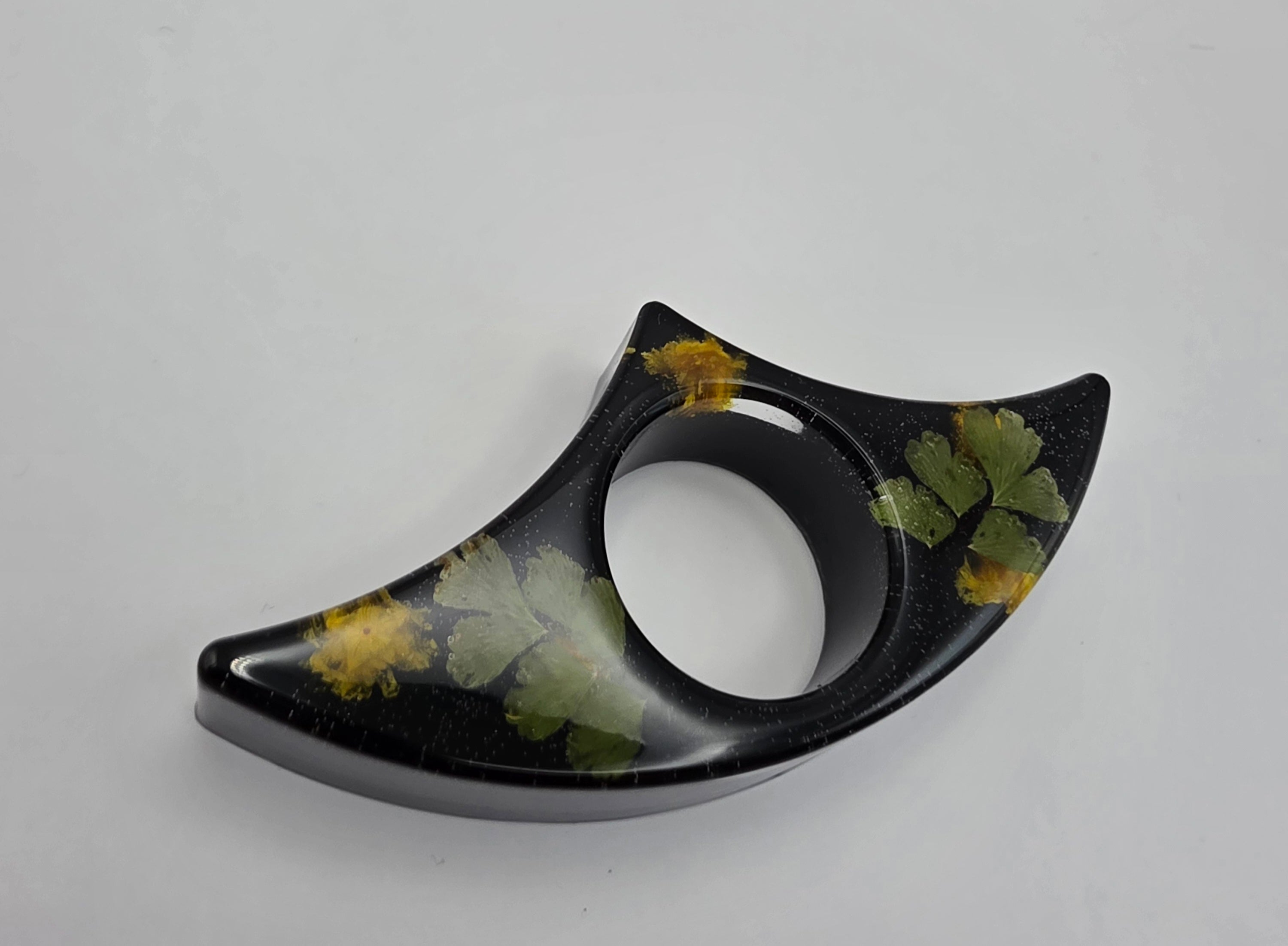 Bokholder sort med blomster